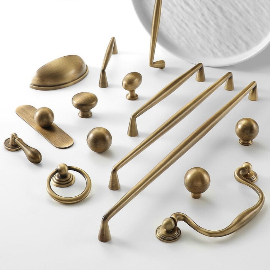 Furniture And Kitchen Hardware Fitting - Französische Vintage-Möbelgriffe aus Messing im Vintage-Stil