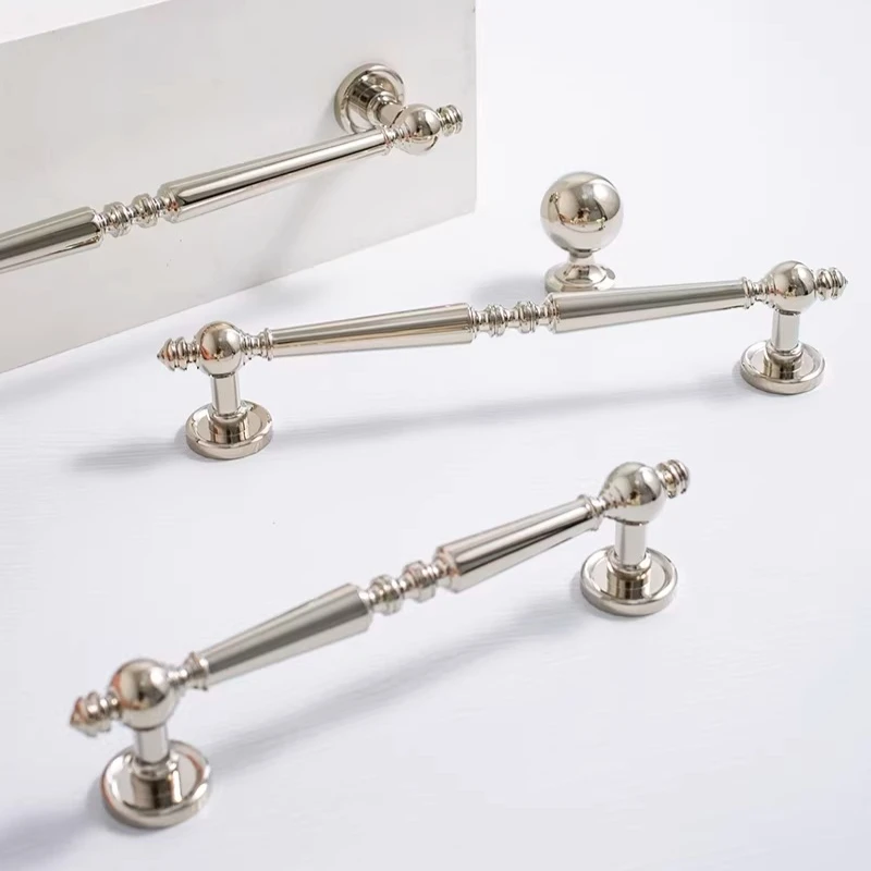 Französischer Antiker Schrankt – Furniture Hardware High End Bewertung und Preis