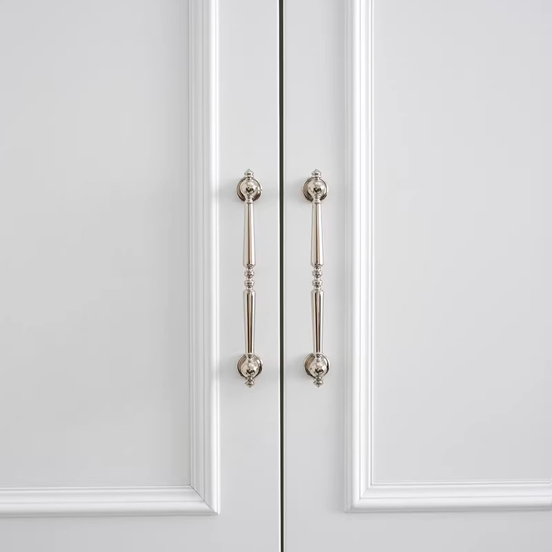 Französischer Antiker Schrankt – Furniture Hardware High End Bewertung und Preis